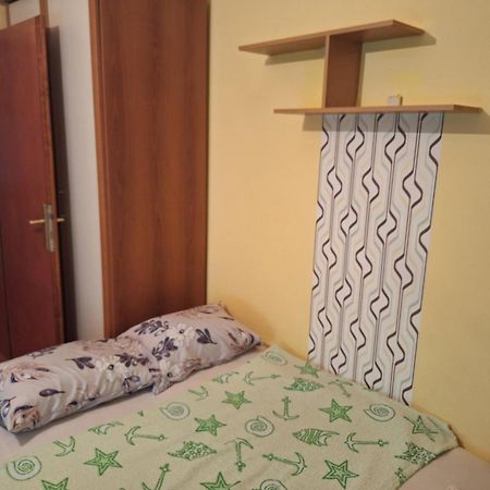 Stan Za Iznajmuvanje So Parking,Blisku Do Centar. 库马诺沃 外观 照片