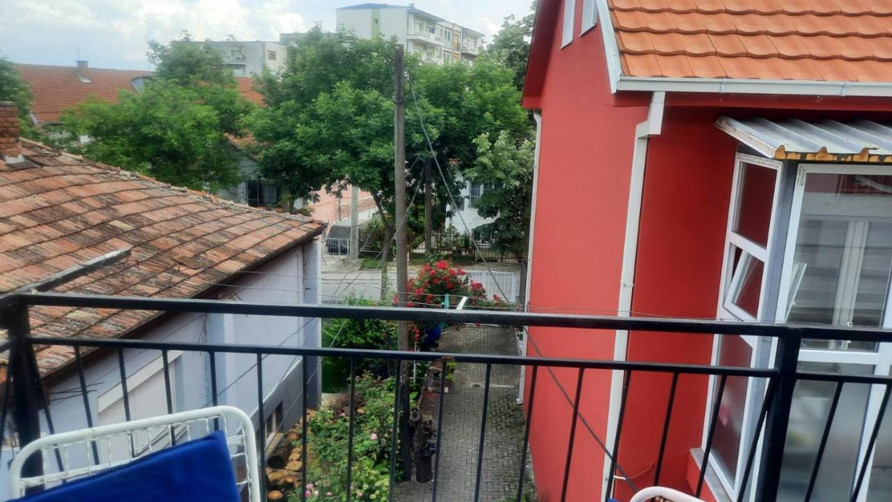 Stan Za Iznajmuvanje So Parking,Blisku Do Centar. 库马诺沃 外观 照片